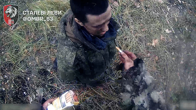 Nemusím střílet na všechno. Američanova laskavost k ruským zajatcům zaujala web