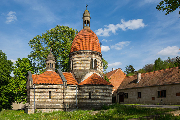 Ústecký kraj má nové památky. Kaple inspirovaná Paříží i fara ve Strojeticích