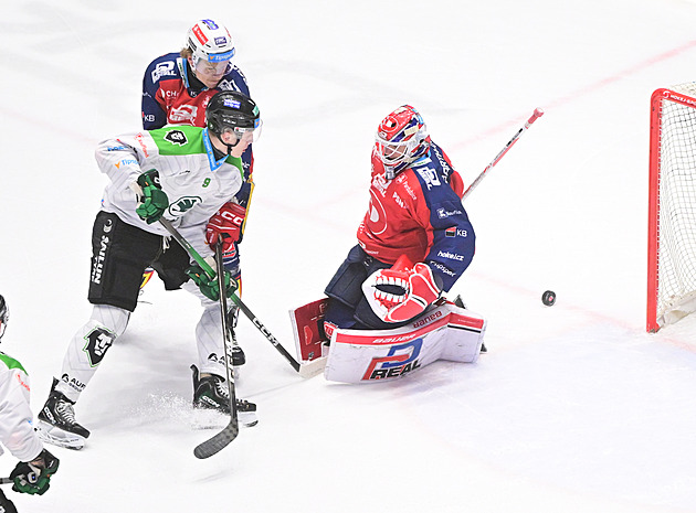 ONLINE: Pardubice dotáhly Boleslav, Brno otočilo zápas se Spartou. Třinec prohrává