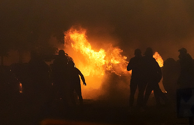 Hasiči na Chebsku vytáhli z hořícího domu seniora. Už ho nemohli zachránit