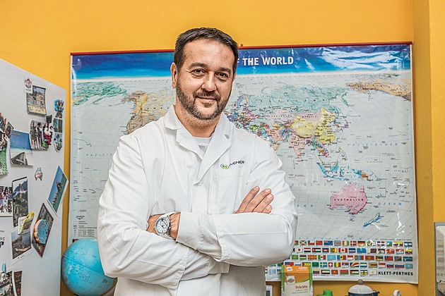 Od katastrofy kvůli AIDS a neštovicím nás dělil rok, přibližuje epidemiolog Maďar