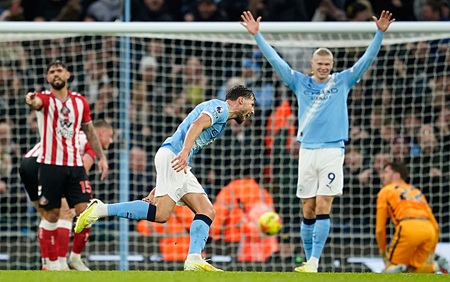 ONLINE: Arsenal srazil gól v závěru, City se lídrovi přiblížilo. Liverpool hraje v Leedsu