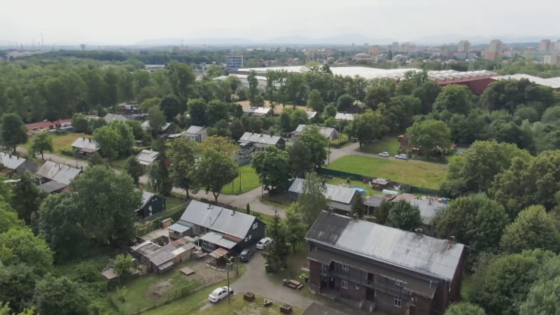 Policie obsadila aktivisty opuštěný dům v ostravské kolonii Bedřiška. Okamžitě začala demolice