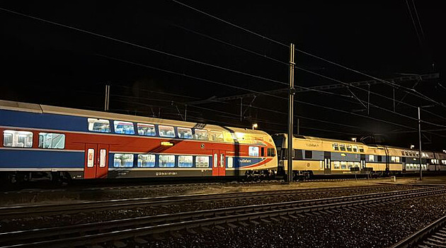 Vlak v pražských Běchovicích srazil člověka. Na místě zemřel