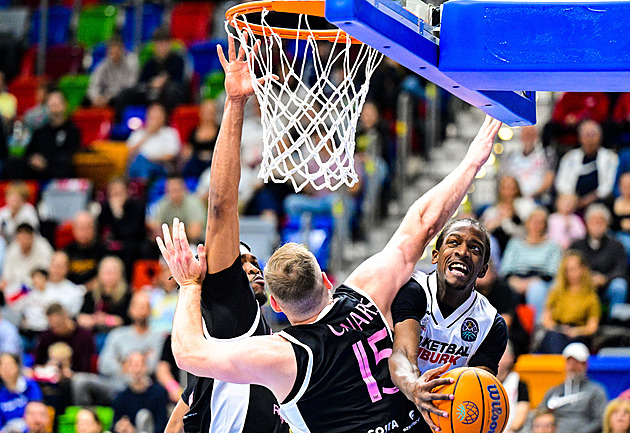 ONLINE: Nymburk si chce v Lize mistrů zajistit postup, v Baku však hoří obrana