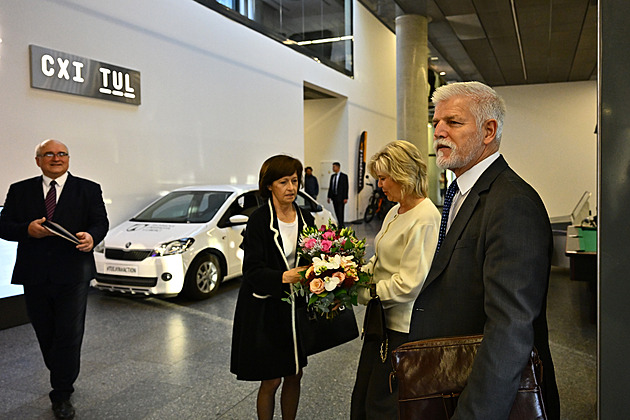 Prezident Pavel přijel do Liberce, návštěvu začal v ústavu pro nanomateriály