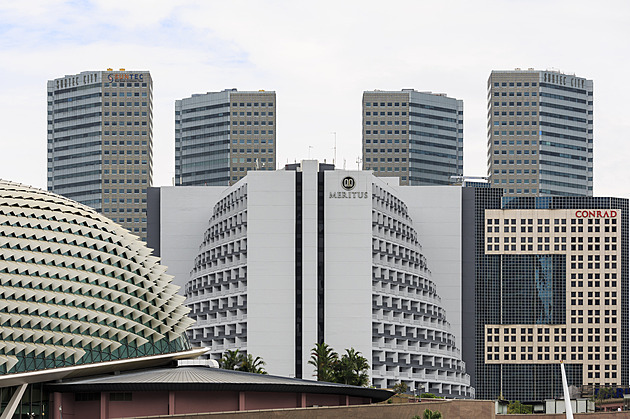 Věž Arabů i fešák s děravou špicí. Tyto hotely se pyšní rekordním počtem podlaží