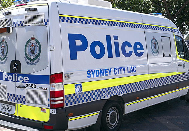 Na slavné pláži v Sydney zní výstřely. Policie vyzývá lidi, ať se ukryjí