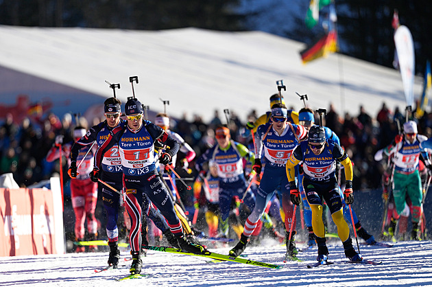 Biatlon ONLINE: Štafeta mužů v Hochfilzenu. Karlík hájí šesté místo
