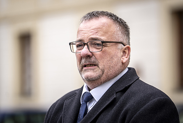 Bednárik chce zrušit zákaz spalovacích motorů, Fiala návrh Evropské komise vítá