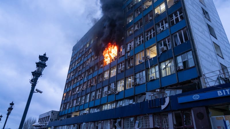 Desítky zraněných po ruském náletu na Záporoží. Zásah hlásí škola i obytné budovy