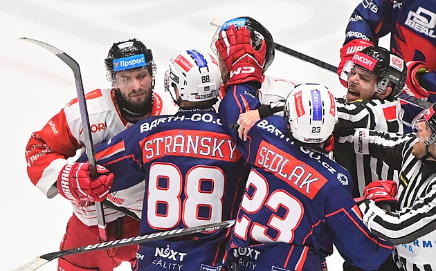 Olomouc předvedla s Dynamem nevídaný obrat, Hradec vyhrál v Třinci. Slaví i Plzeň