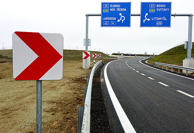 Kousek po kousku. Silničáři u Svitav zprovoznili další úsek D35, zatím bez poplatku