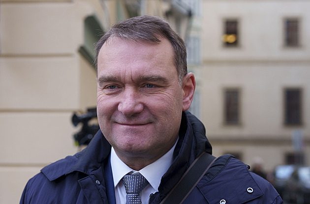 V SPD to vře kvůli slovům jejího ministra Zůny. Peníze na válku nepůjdou, ujišťuje Fiala