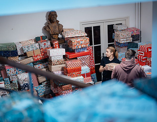 Vánoce v krabici od bot. Češi letos obdarují desetitisíce dětí v nouzi