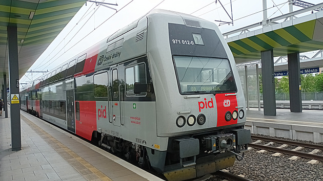 Krádež kabelů ochromila provoz vlaků v Praze, spoje nabírají velká zpoždění