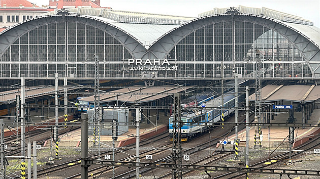 Krádež kabelů ochromila provoz vlaků v Praze, spoje nabírají velká zpoždění