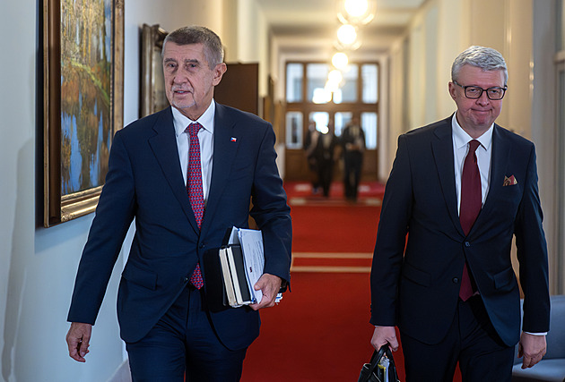 Vláda schválila redukci míst na úřadech. Nejsou to žádné čistky, řekl Babiš