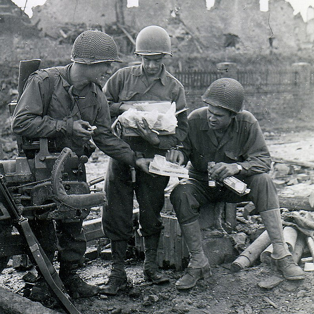 Vánoce pod palbou. Jak slavili vojáci za druhé světové války