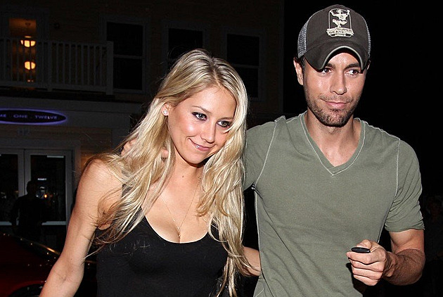 Bývalá ruská tenistka Kurnikovová a zpěvák Iglesias jsou čtyřnásobnými rodiči