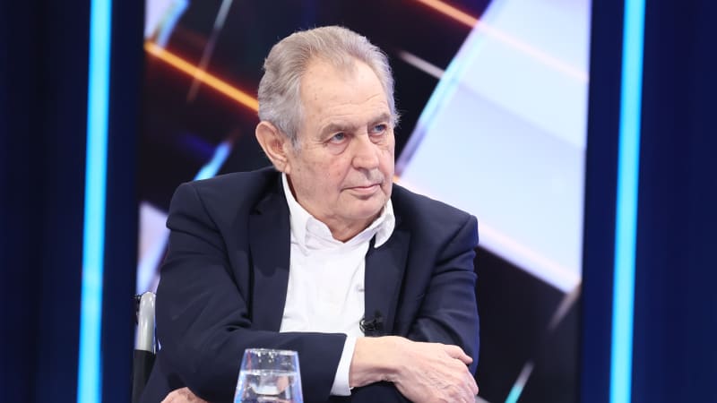 Rozlícený Zeman: Nikdo nemůže zpochybňovat hrdinství českých vojáků, ohradil se proti Trumpovi