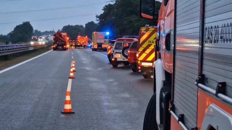 Při tragické nehodě na dálnici v Brně zemřeli dva lidé. Na místě se tvoří dlouhé kolony