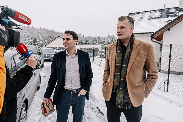 Turek a Macinka dorazili k Zemanovi do Lán. Přivezli mu churros z KFC