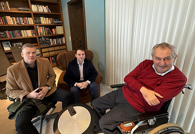 Přivezli churros, řešili rozpočet a priority. Turek a Macinka jeli za Zemanem do Lán