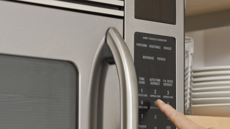 Hračka vybuchla a popálila obličej 9letého chlapce. Jde o další trend z TikToku