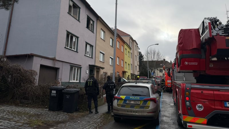 Třípodlažní dům v Židenicích zachvátil požár. Ženu hasiči zachránili, muž na místě zemřel