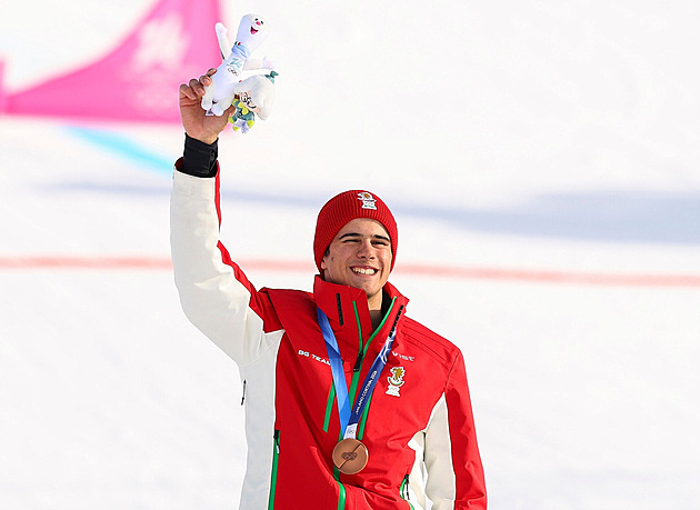 Olympionik poškádlil ochranku na letišti, „prošel“ s medailí na krku