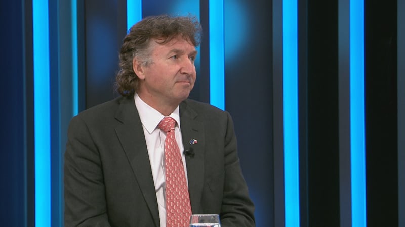 Porodní báby jako v 19. století, brojí Kubek proti asistentkám. Matky ho posílají do důchodu