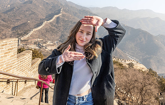 Jsem svobodná a chci randit. Americká sáňkařka bere olympiádu po svém