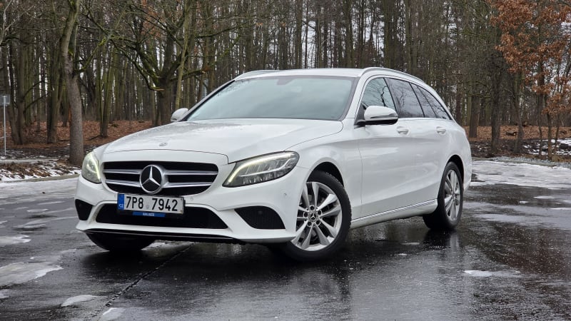 Ojetý Mercedes za cenu stejně staré Octavie může být skvělý kup. Lidé se ho bojí zbytečně