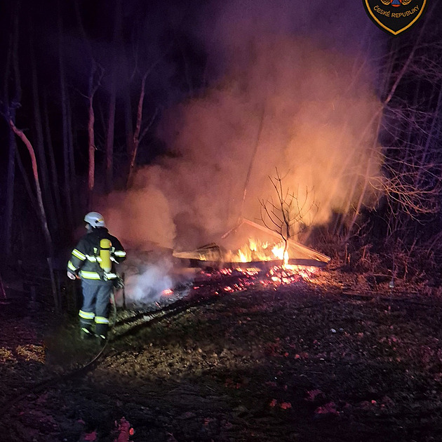 Kriminálka stíhá muže kvůli požáru stavební buňky, uvnitř se našla mrtvola
