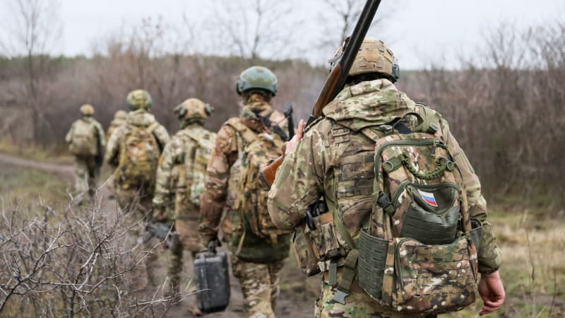 Rusové vypínají WhatsApp i Telegram. Vojáci běsní: To máme používat poštovní holuby?