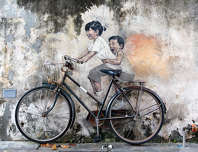 „Malajsijský Banksy“ žaluje aerolinky. Jeho dílo opakovaně využívají nelegálně