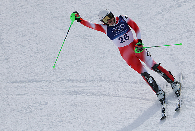 Müller slalom v hustém sněžení nedojel. Pod modrou oblohou pak zvítězil Meillard