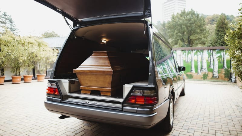 Bizarní zásah policie v Malawi. Zastavila smuteční procesí, místo nebožtíka našla uhlí