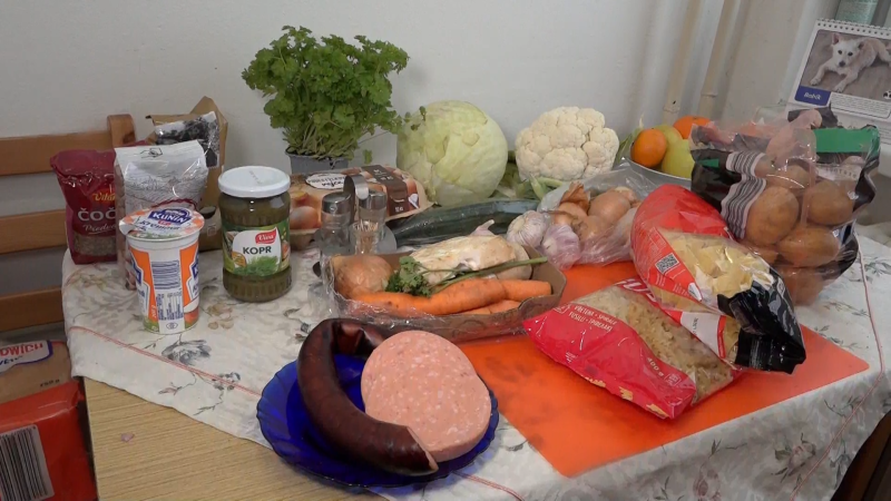 Češi na jídle šetří, inspiraci hledají u babiček. Do akce se vracejí nudle s mákem i buřtguláš