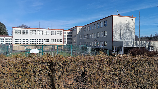 Ředitelka školy, kde podala polovina pedagogů výpovědi, oznámila rezignaci