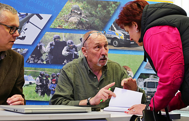 Podezřelý z vražd skončil s traverzou v přehradě. Kniha líčí brzy promlčený případ