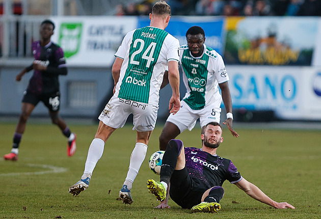 ONLINE: Jablonec - Slavia 0:1, hosté o půli vedou na těžkém hřišti díky Suleimanovi