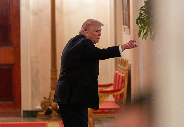 „Sledujeme je.“ Trump uvedl, že má v hledáčku několik kandidátů na íránského lídra