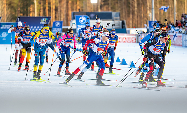 Norové opět slaví ve štafetě. Finišman Krčmář vytáhl český tým na deváté místo
