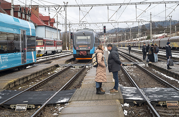 Cestující na Valašsku musejí počítat s výlukami. Místo vlaků jezdí autobusy