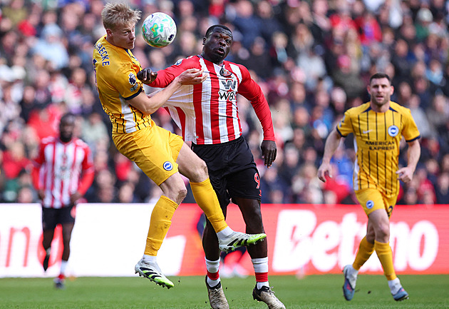 ONLINE: V akci Burnley i Sunderland, pak hraje Arsenal, večer City na West Hamu