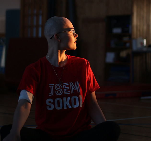 Ze sokolovny do nemocnice a zpět. Elena bojuje s leukémií a hledá dárce