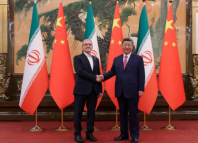 Neruš nepřítele, který chybuje. Jak Čína přechytračila USA a těží z války v Íránu