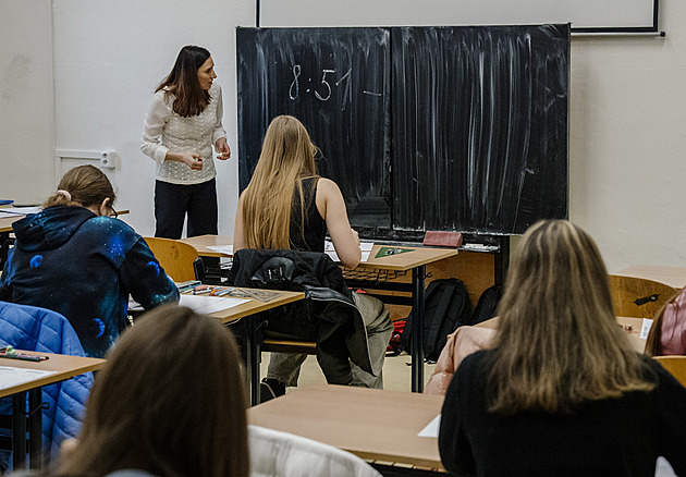 Deváťáci píšou první přijímačkové testy, výsledky se dozví dříve než loni